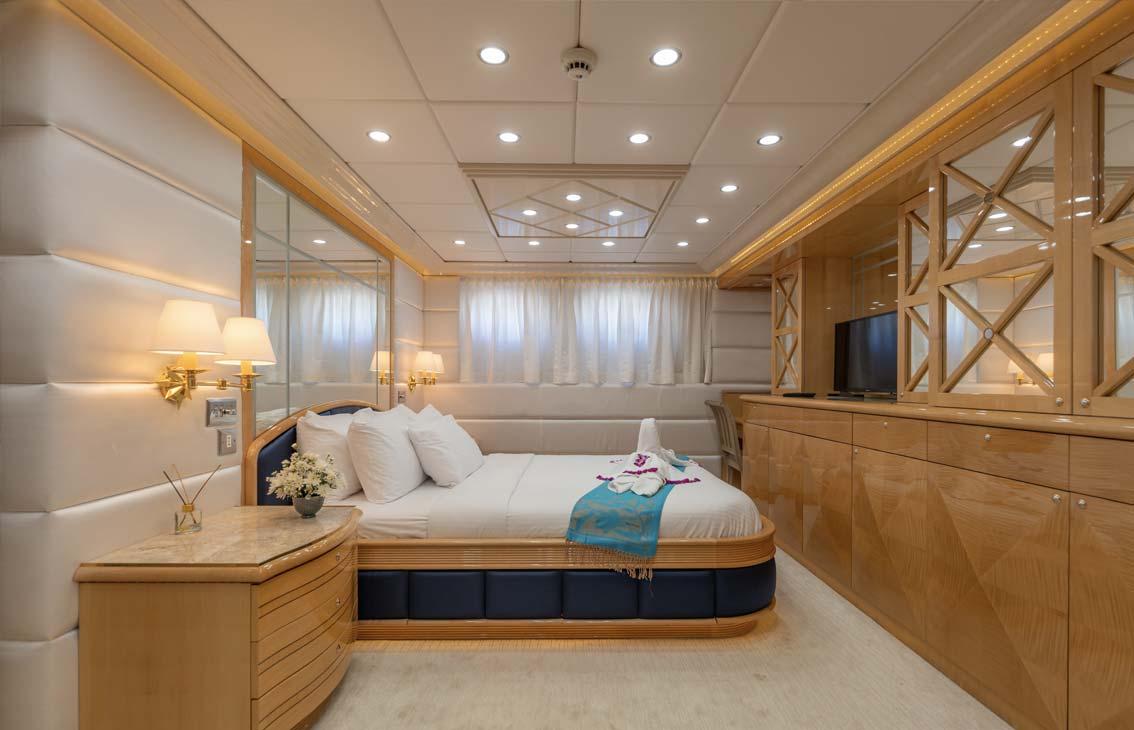 Heesen 129ft (Lady Azul)